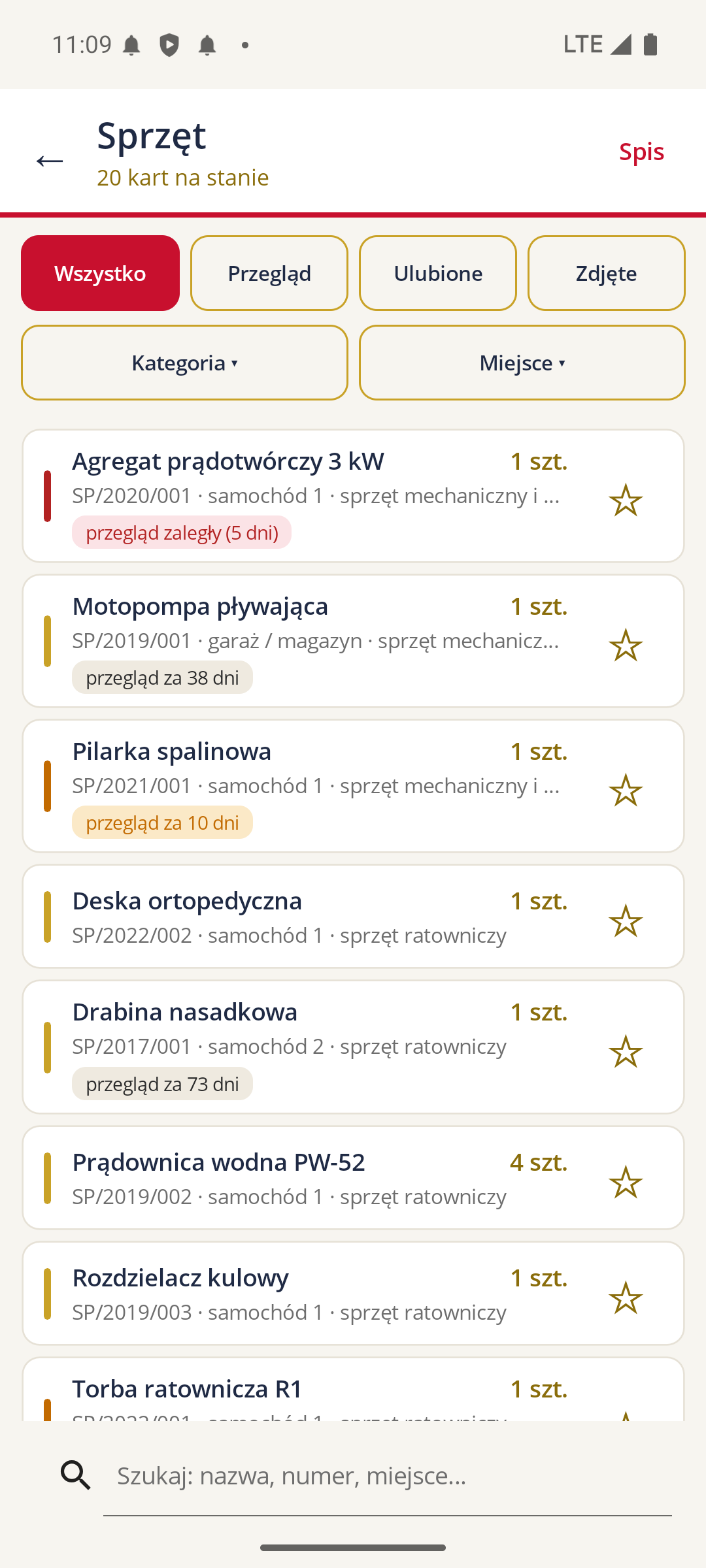 Sprzęt: lista z kolorowym paskiem przeglądu, filtry Wszystko, Przegląd, Ulubione i Zdjęte, szukanie pod kciukiem