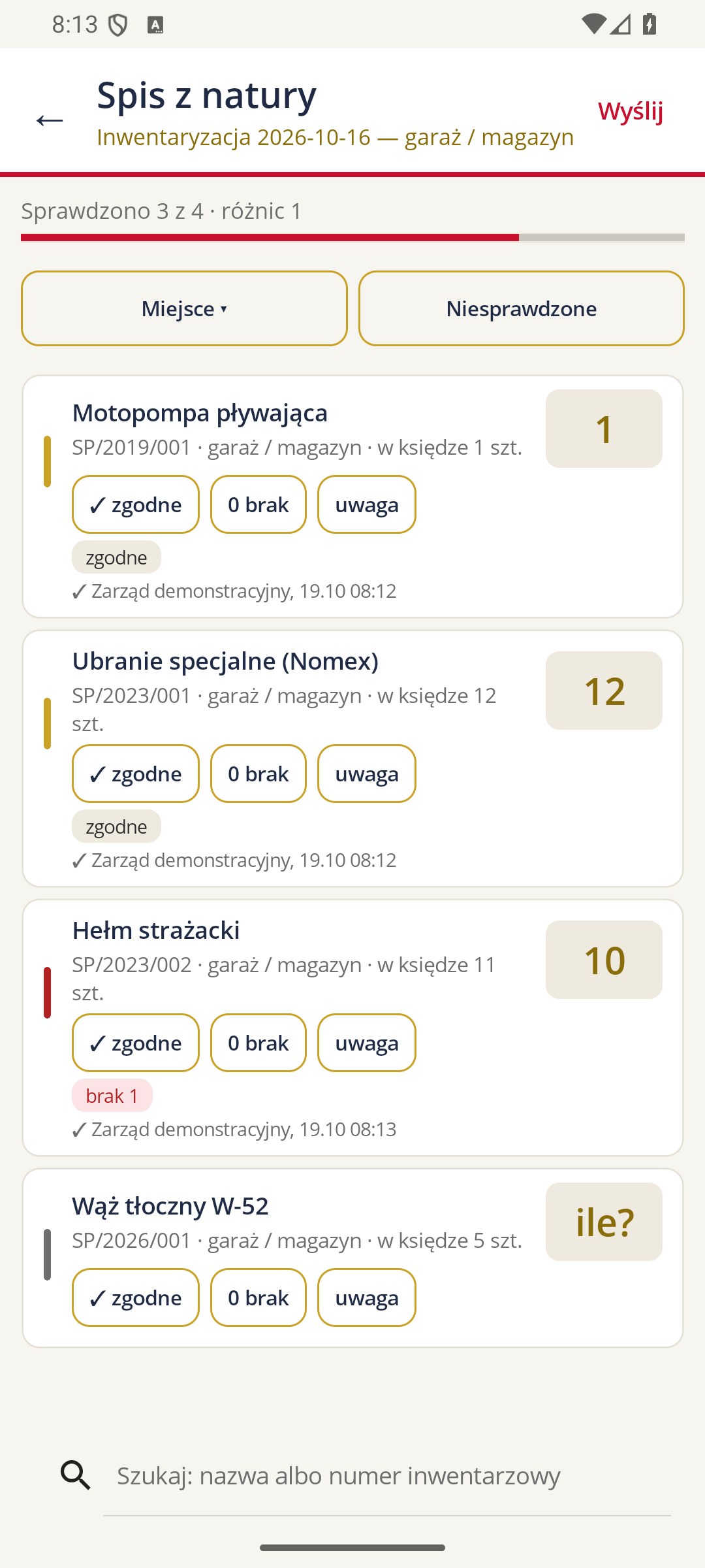 Spis z natury w telefonie: stan wpisywany przy każdej pozycji, „zgodne”, „0 brak” albo „uwaga”, postęp i liczba różnic u góry